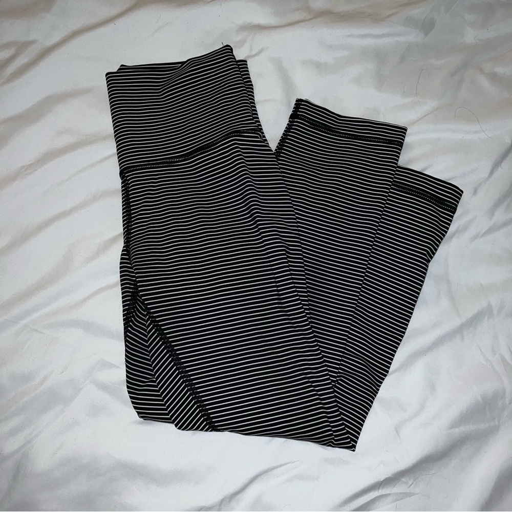 WUNDER UNDER CROP (HIGH-RISE) *LUXTREME 21" Hype Stripe Black White Size: 8